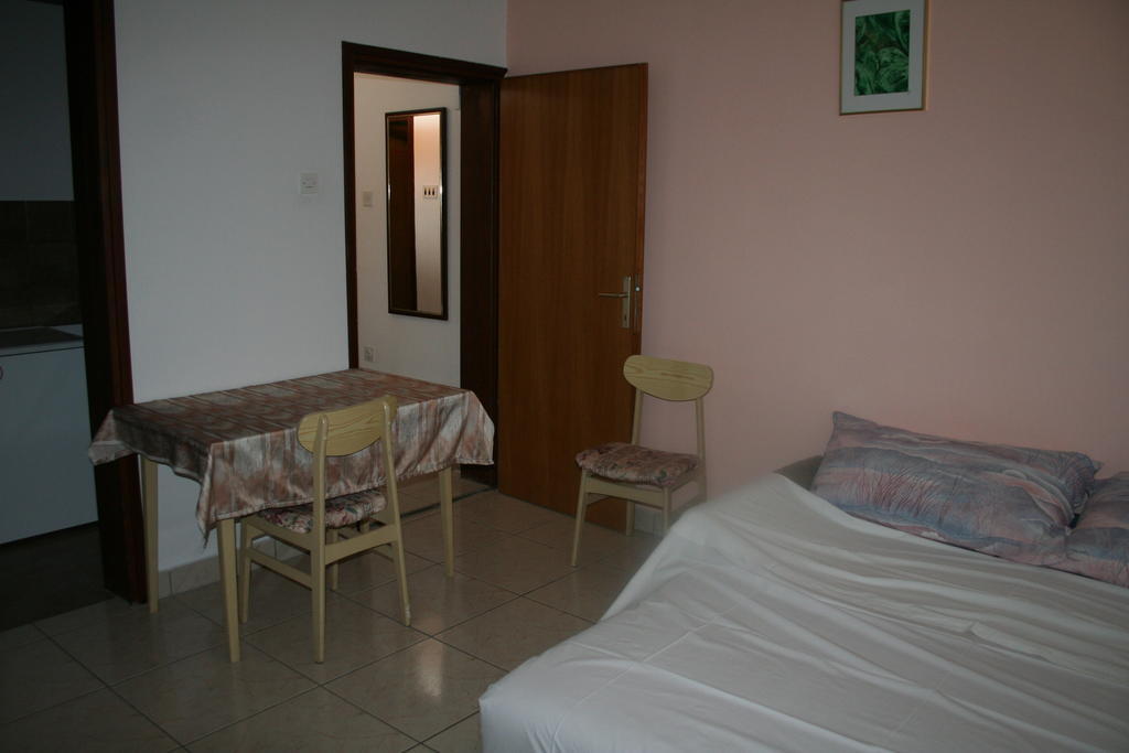 Apartments Santa Barbara Biograd Na Moru Rum bild