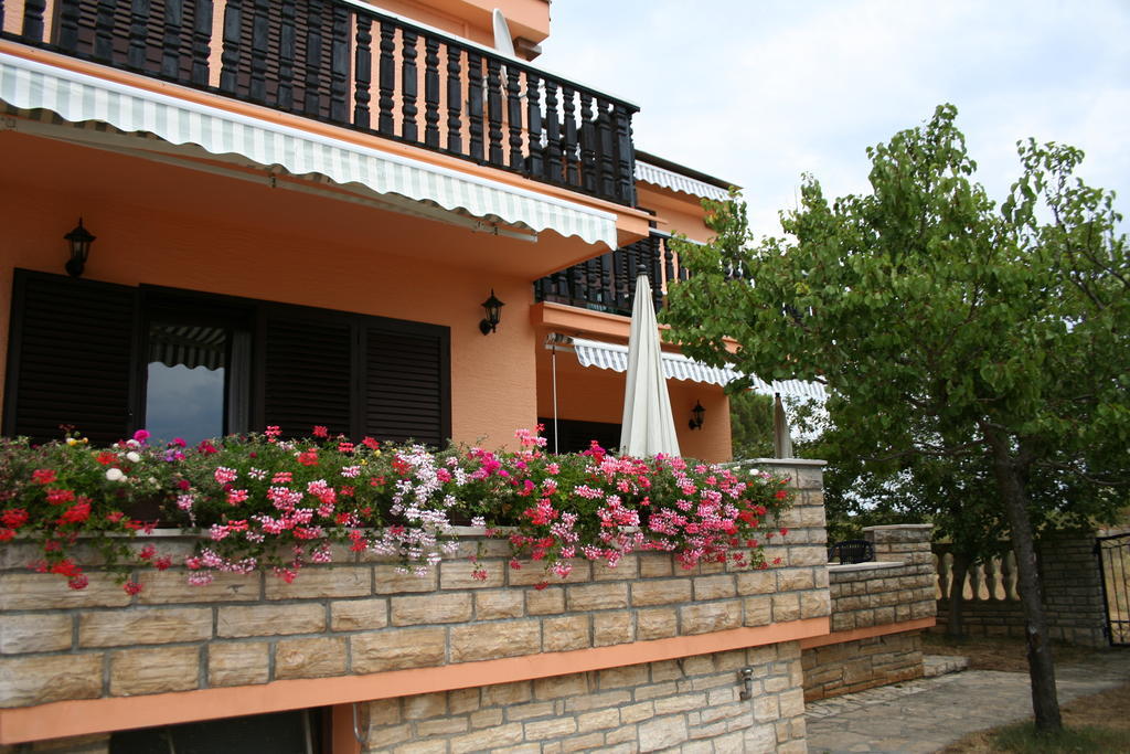 Apartments Santa Barbara Biograd Na Moru Exteriör bild