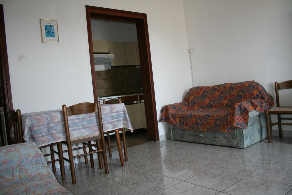 Apartments Santa Barbara Biograd Na Moru Rum bild